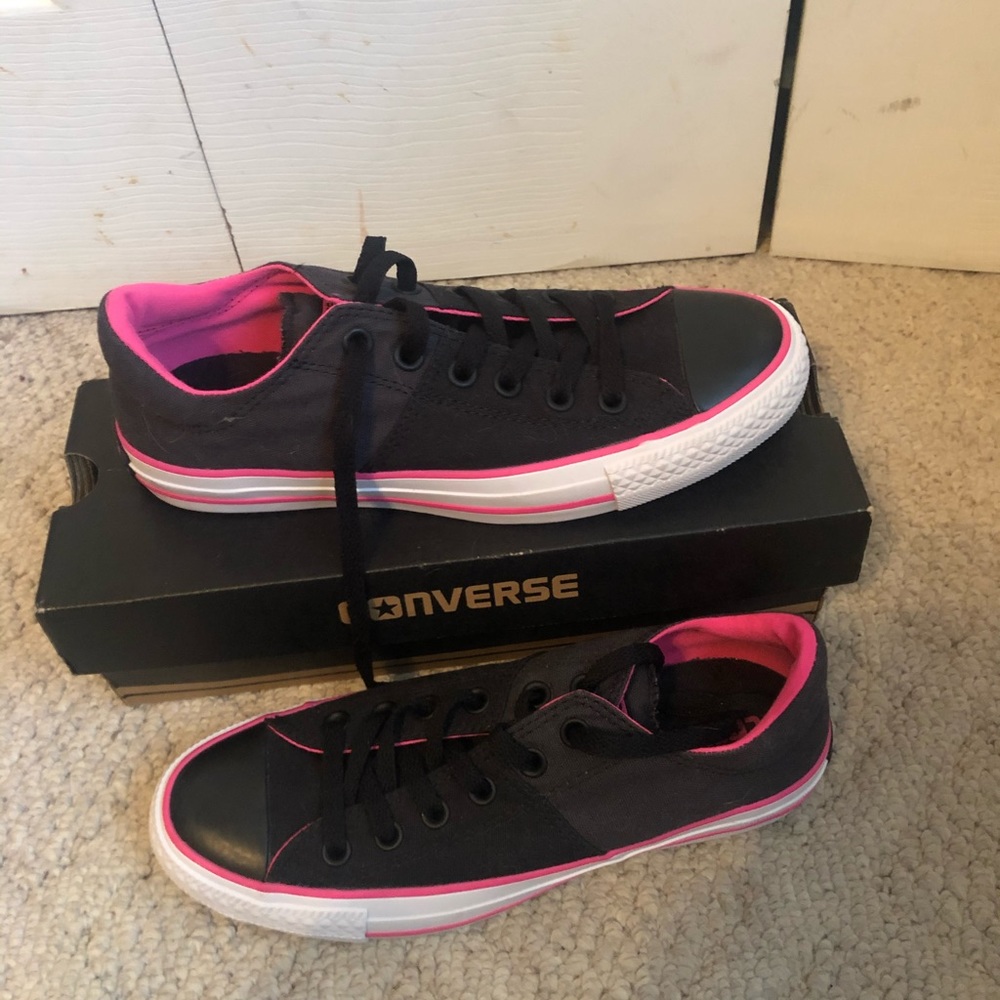 BRAND NEW converse !!!!